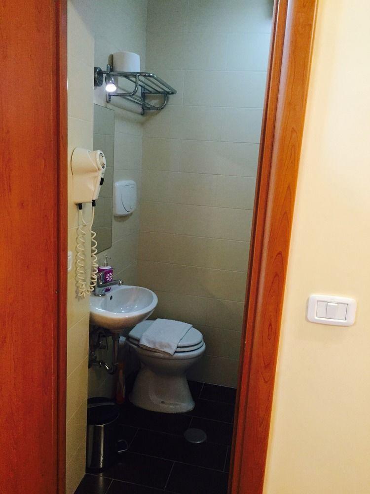 Zhihua Guest House Rome Exterior photo