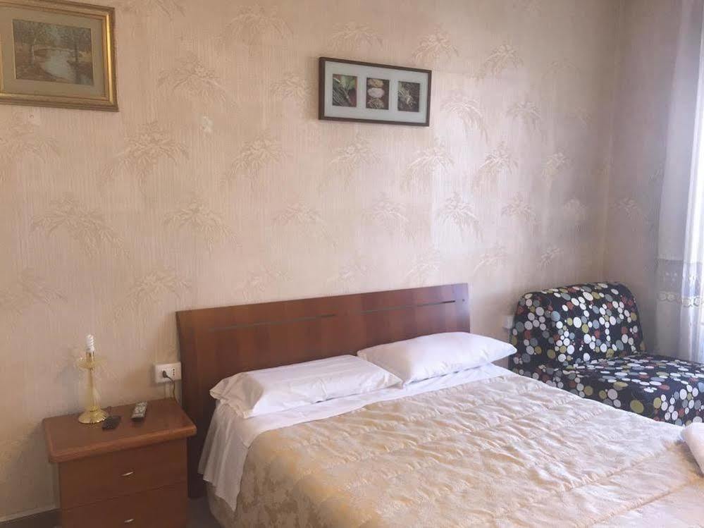 Zhihua Guest House Rome Exterior photo